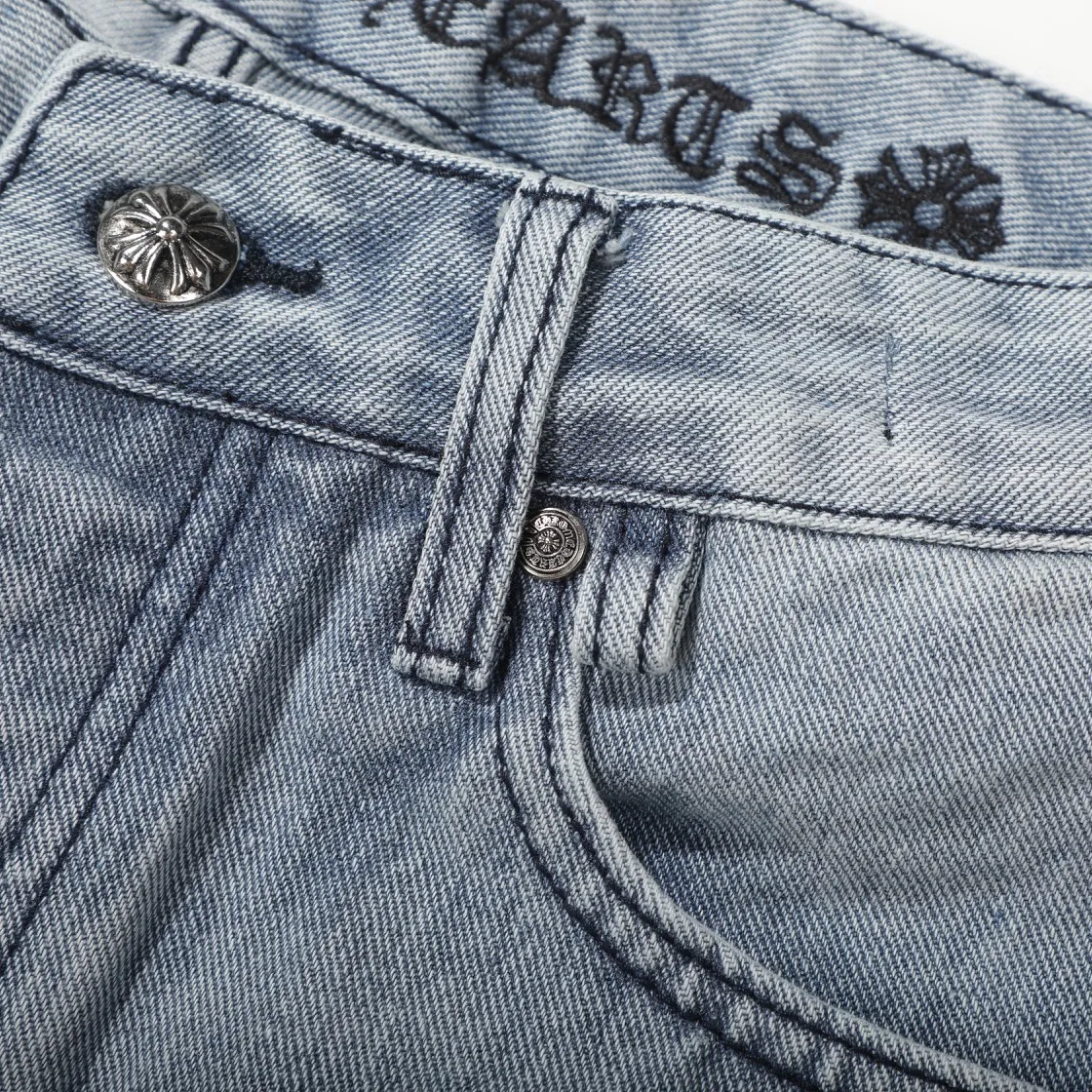 P290 (top version) Chrome hearts new city-limited flame blue jeans Chrome hearts city-limited jeans Hardware customization Original development vintage levis American-made 501 black and gray base version Levi's American-made 501 base version Imported sheepskin 925 silver remake [Top heavy industry fashion design] Consistently high-street luxury style. Speaking of this style, the Zangyin family and GU family are definitely the leading representative brands. Especially the Zangyin family has really achieved a state-of-the-art effect in creating high-street style. The unique washed material is used to create this style. The color system is already quite eye-catching. After it is decorated with patchwork cross flowers, it cleverly highlights the charm of the brand. Secondly, this style uses classic The high-waist cutting design highlights the long legs and fashionable temperament of the upper body. The brand is highly recognizable and the slim fit configuration is more suitable for daily wear. It is a product that interprets personality, fashion, and specifications at a glance. This single product is enough to make any fan excited. It can be a white T-shirt for a youthful college style, or a tight suspender for a royal style. It has strong matching ability and can be easily controlled by men.  [Materials and craftsmanship] Needless to say, this point goes without saying. As an excellent craftsman brand, Zangyin’s requirements for details and craftsmanship are really perfect. The washed color of this model has gone through so many processes, not to mention the embellishment of denim appliques. It is also purely hand-made and sewn. Just like what they believe in, only hand-made things have soul and have the meaning of wear. A top-notch heavy-duty fashionable denim item, I look forward to your perfect interpretation! !  Color: Blue Size: S M L XL
